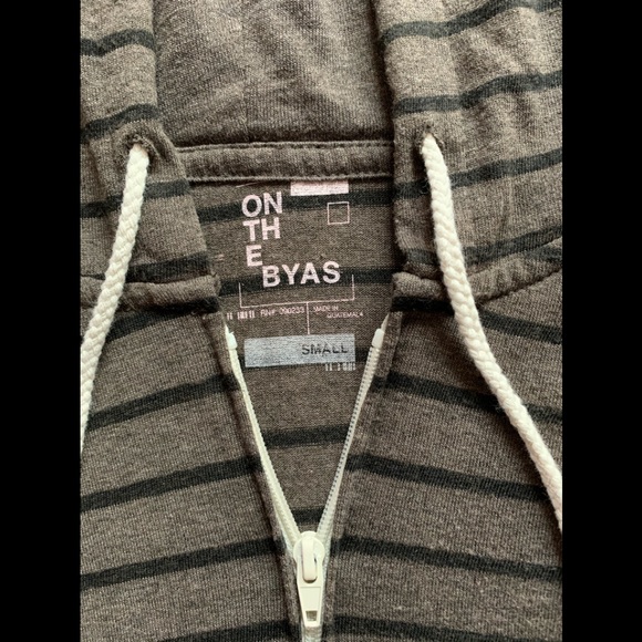 On The Byas Sweater - Picture 2 of 4